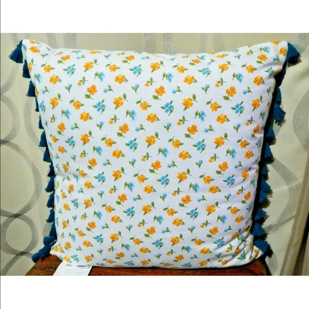 2 Pioneer Woman Tasseled Throw Pillow Harvest Dog Charlie Truck Pumpkin 18"×18 - Picture 2 of 2